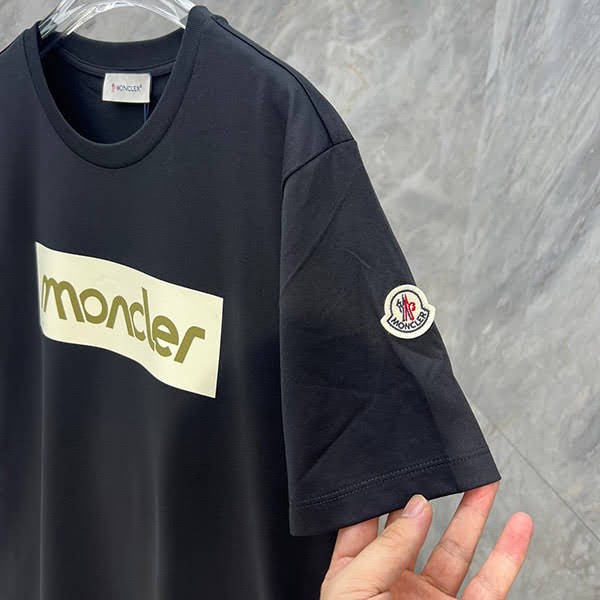 モンクレール エンボスロゴ コットン Tシャツ コピー 半袖 3色 8c0005